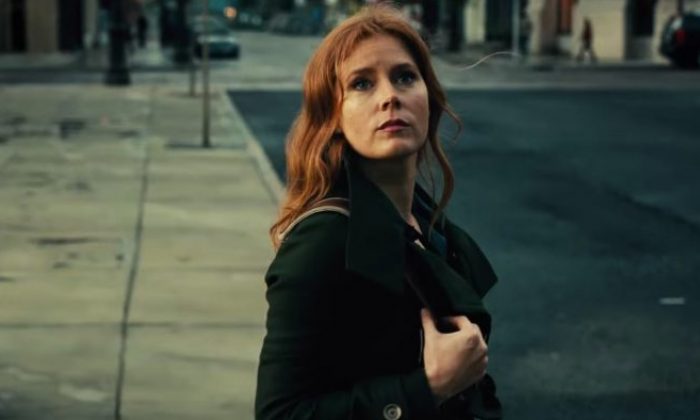 Son yılların en çok okunulan romanı “Penceredeki Kadın” Netflix’te seyircisiyle buluşuyor
