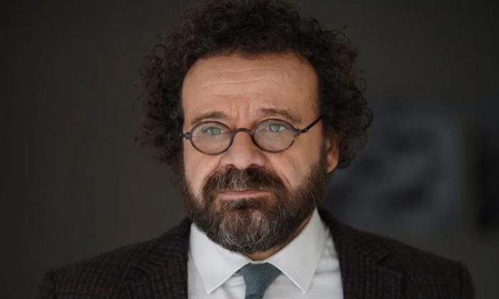 Usta oyuncu Reha Özcan Seksenler dizisi kadrosuna dahil oldu