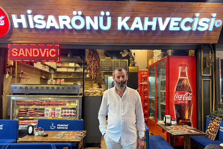 Durmuş Ali Kurucaovalı – Hisarönü Kahve & Çöp Şiş: Kemeraltı’nın Kalbinde Bir Emek Hikayesi